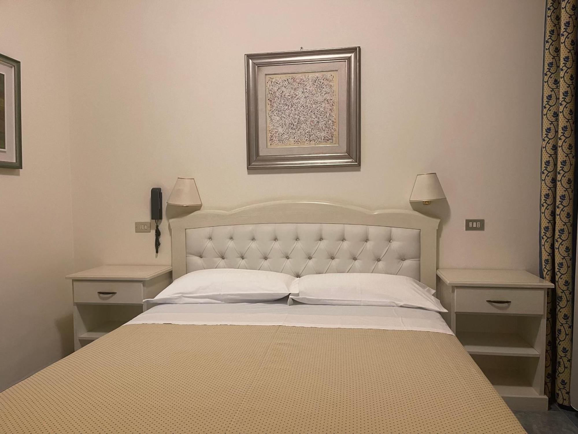 Hotel Ariella 米兰马瑞提那 外观 照片