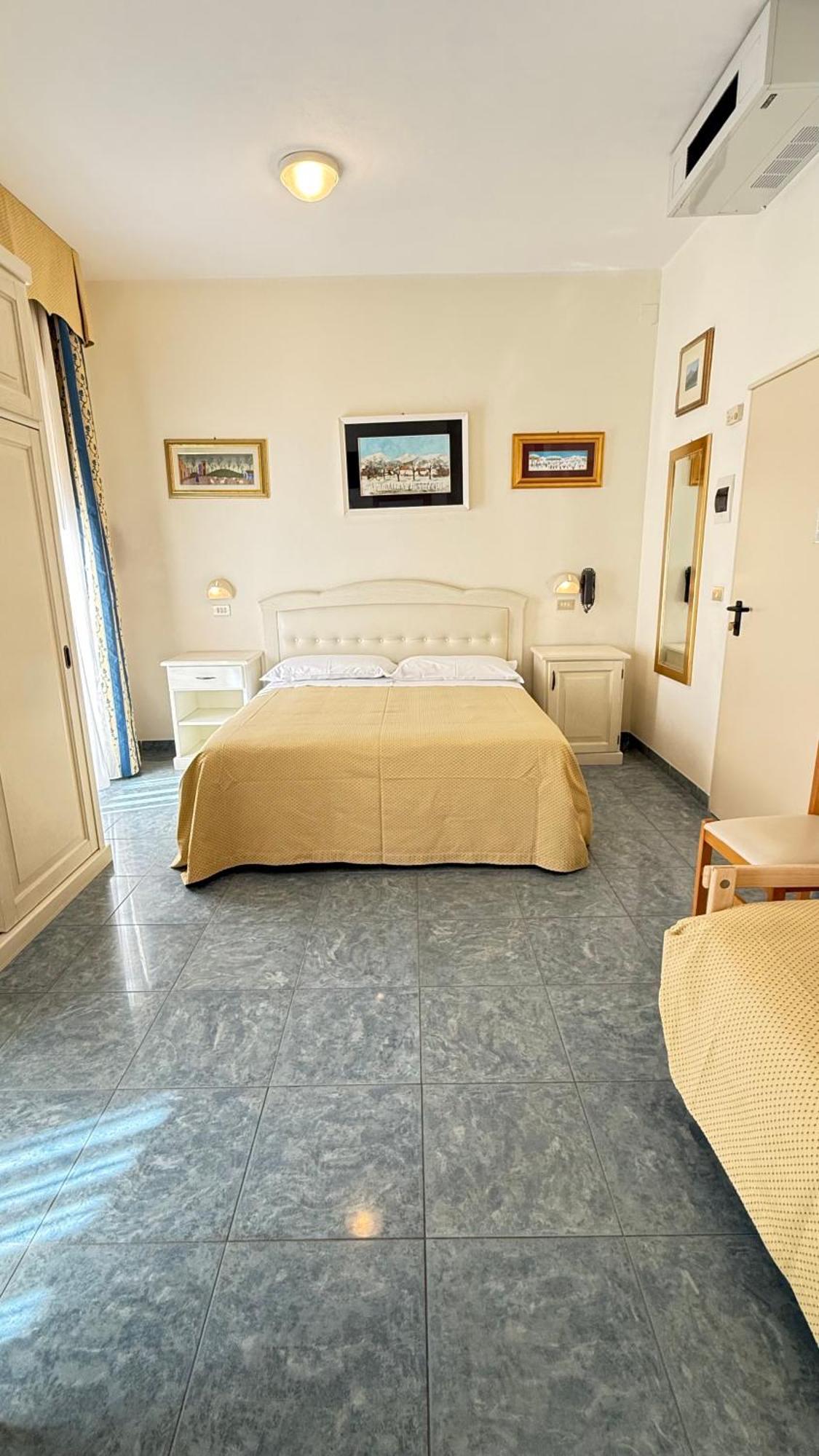 Hotel Ariella 米兰马瑞提那 外观 照片
