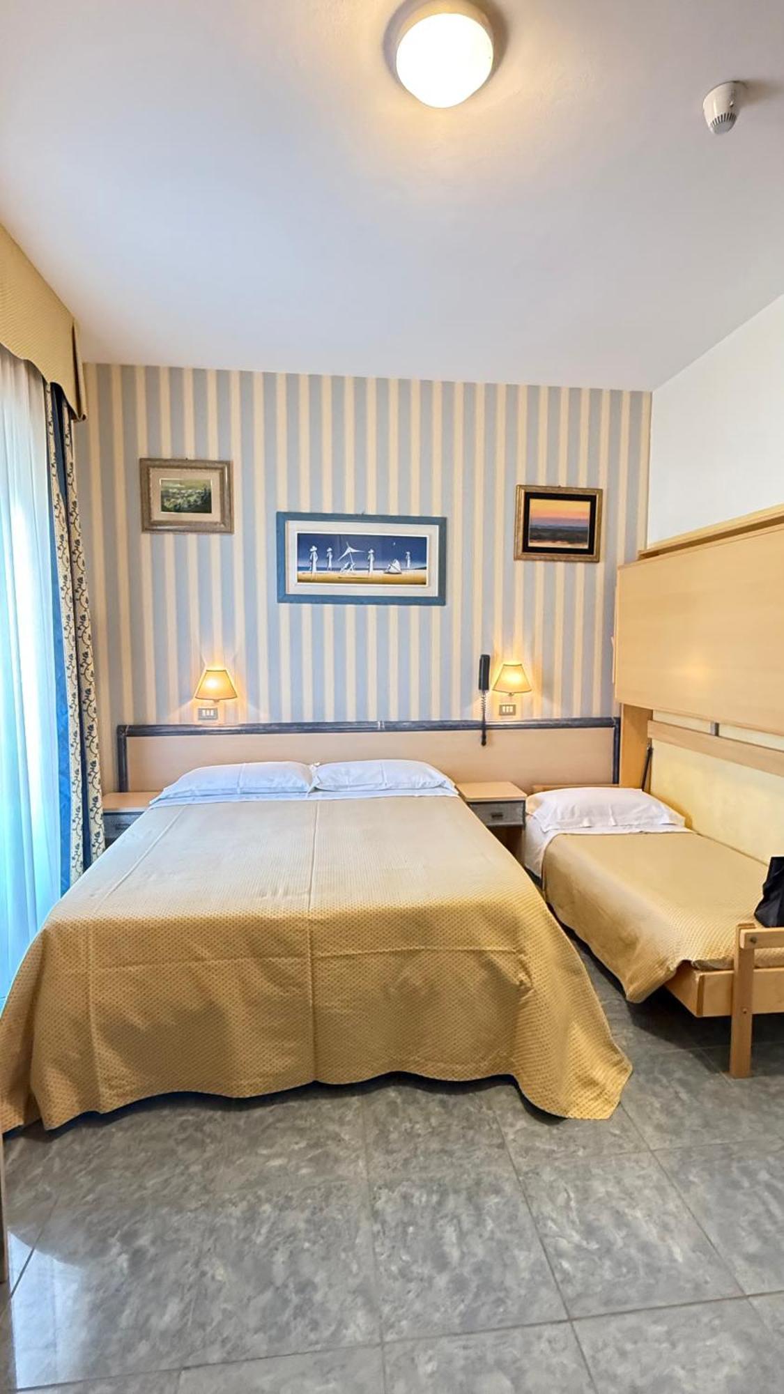 Hotel Ariella 米兰马瑞提那 外观 照片