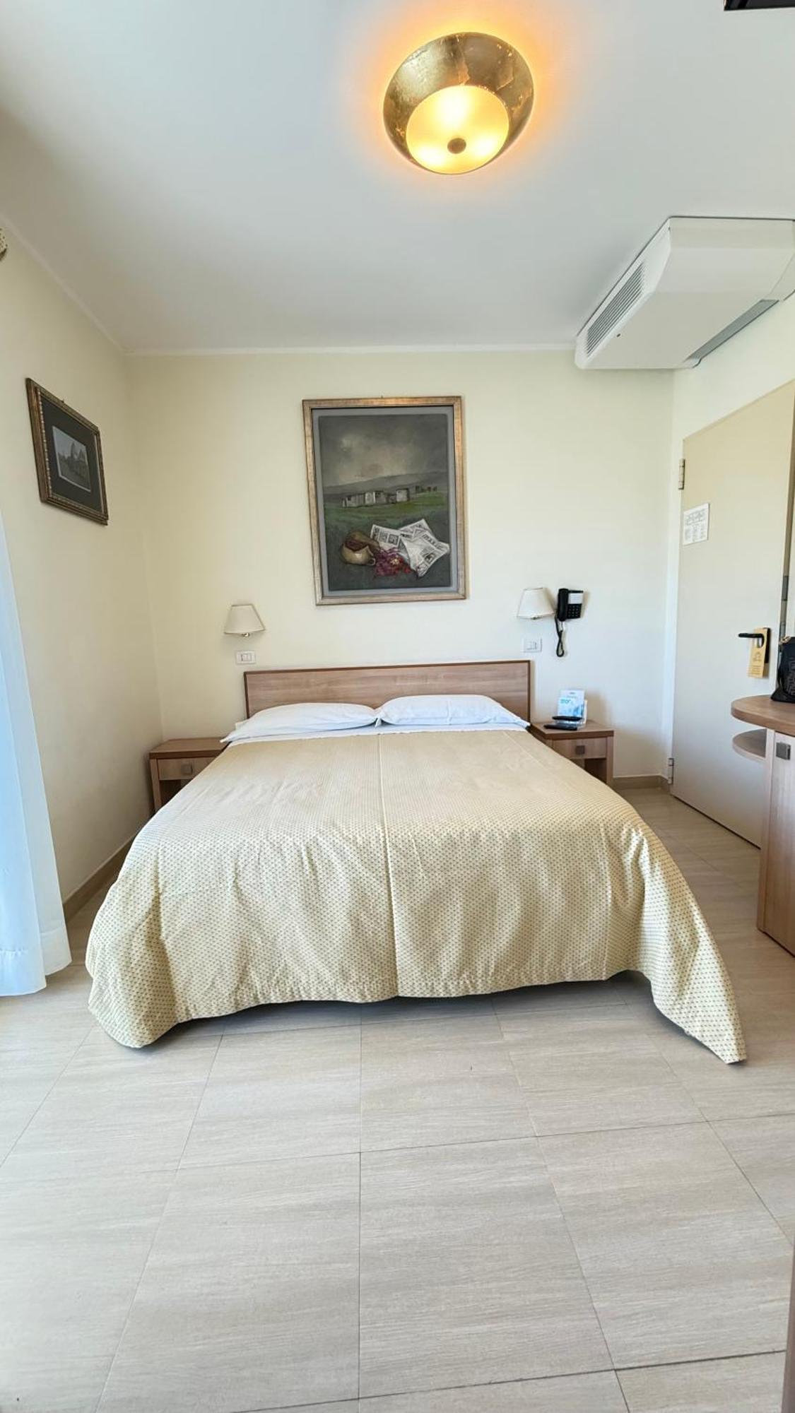 Hotel Ariella 米兰马瑞提那 外观 照片